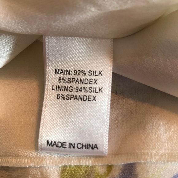 St. John Floral Blouse: Medium - Picture 4 of 4